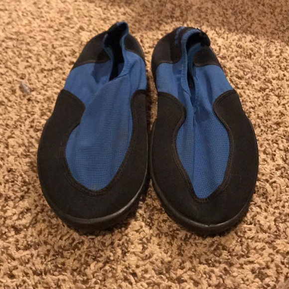 Water shoes/aqua socks (2 pairs) - Picture 3 of 7